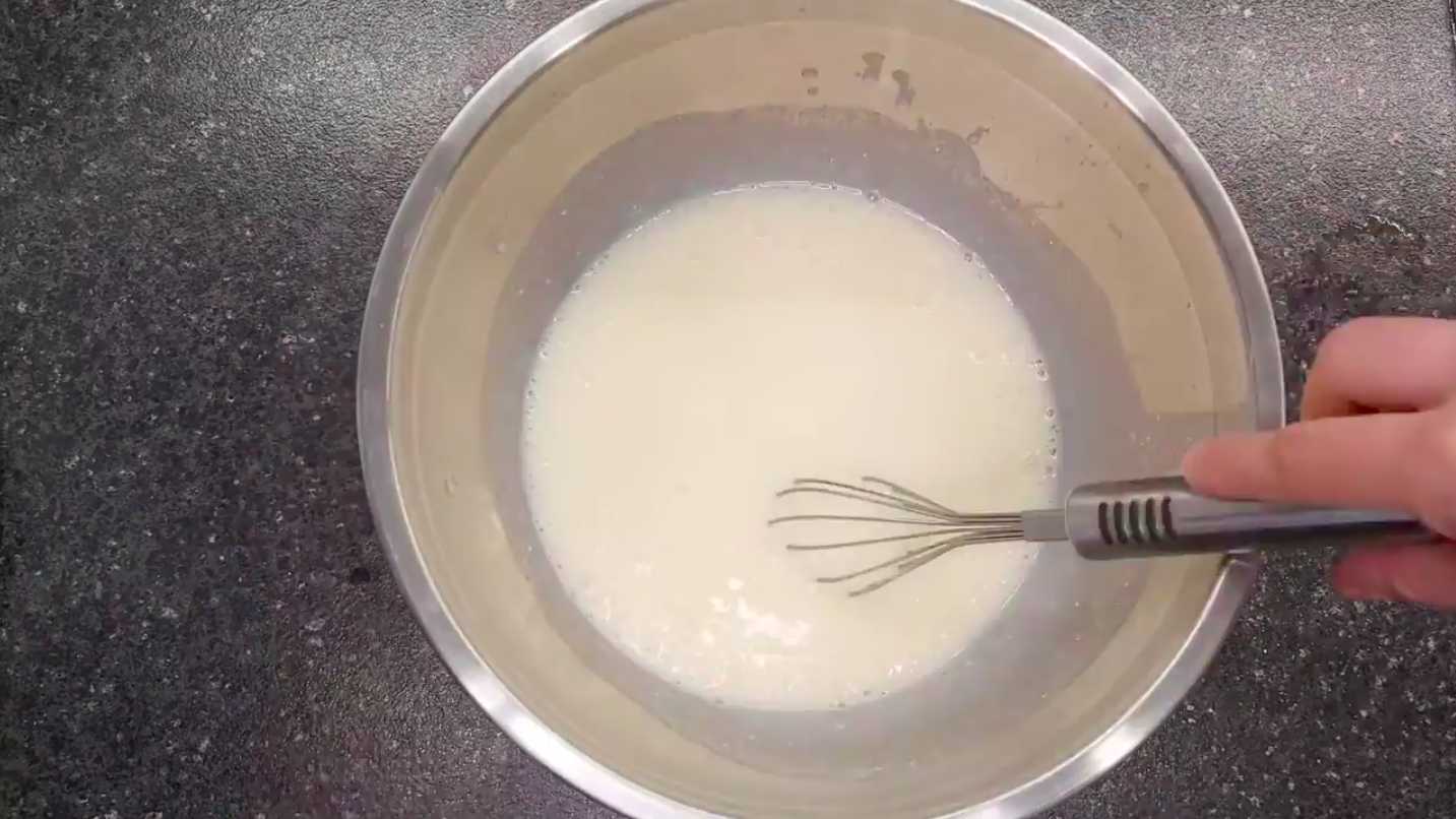 Crêpes au lait caillé avec trous - Étape 3