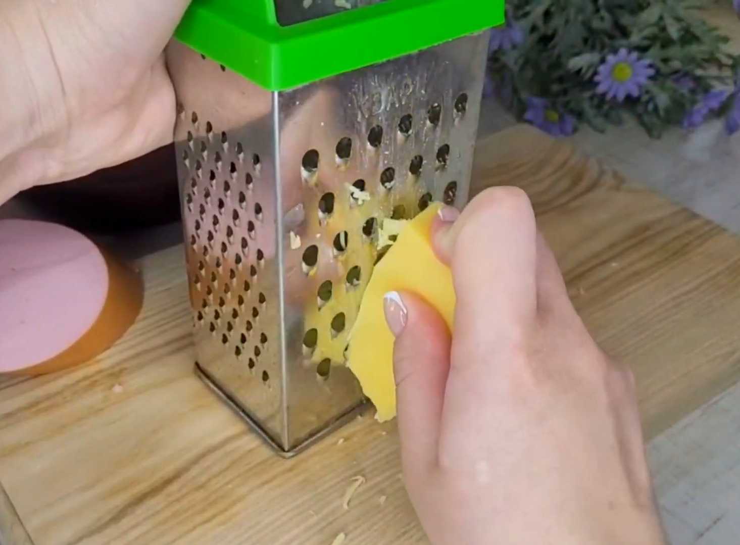 Crêpes au lait avec saucisse et fromage - Étape 6