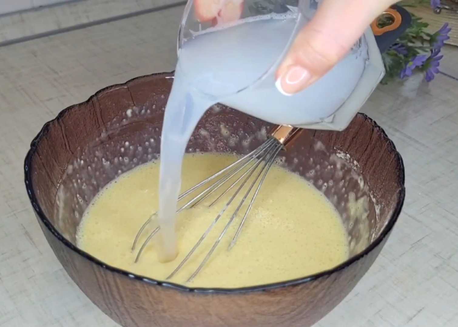 Crêpes au lait avec saucisse et fromage - Étape 4