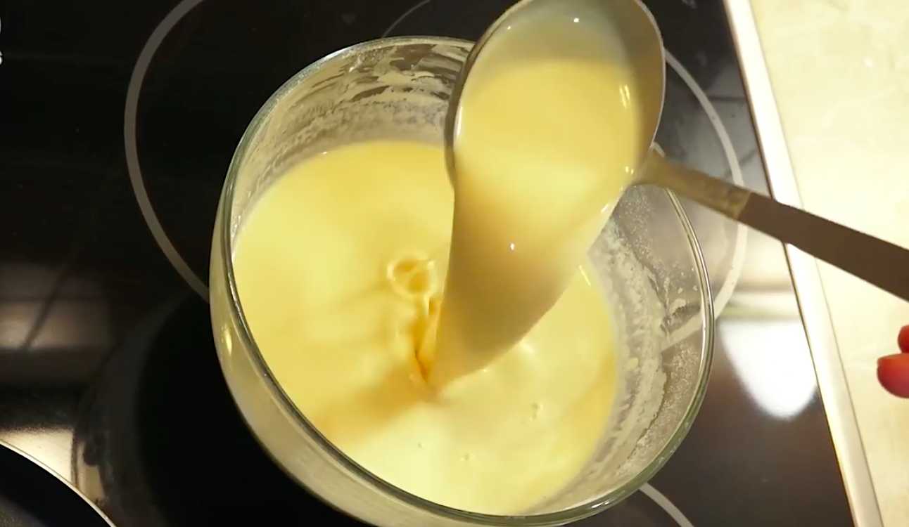 Crêpes au lait et à l'eau bouillante sans bicarbonate de soude - Étape 6