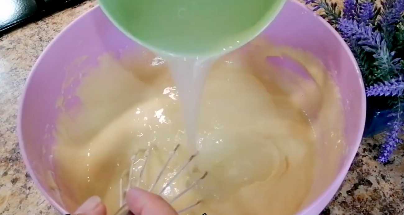 Crêpes avec du petit-lait et des trous - Étape 4