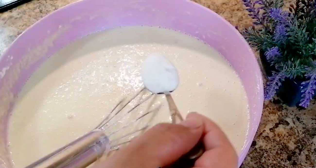 Crêpes avec du petit-lait et des trous - Étape 6