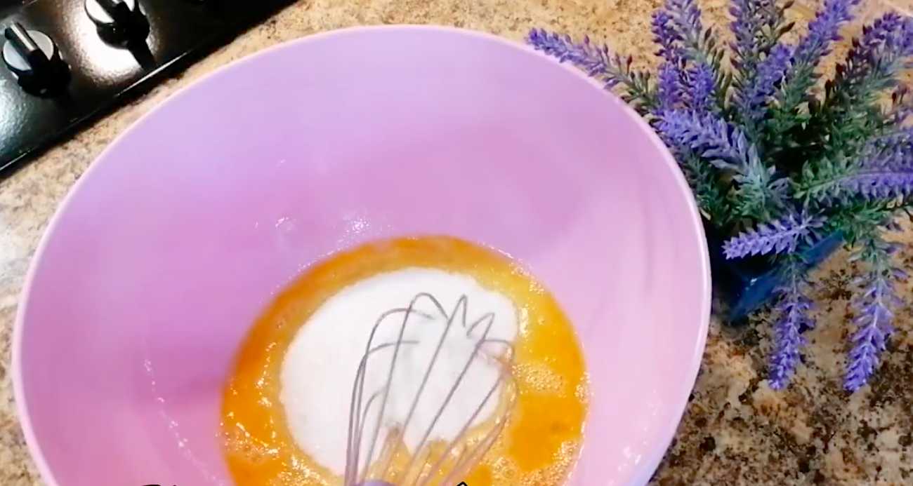 Crêpes avec du petit-lait et des trous - Étape 2