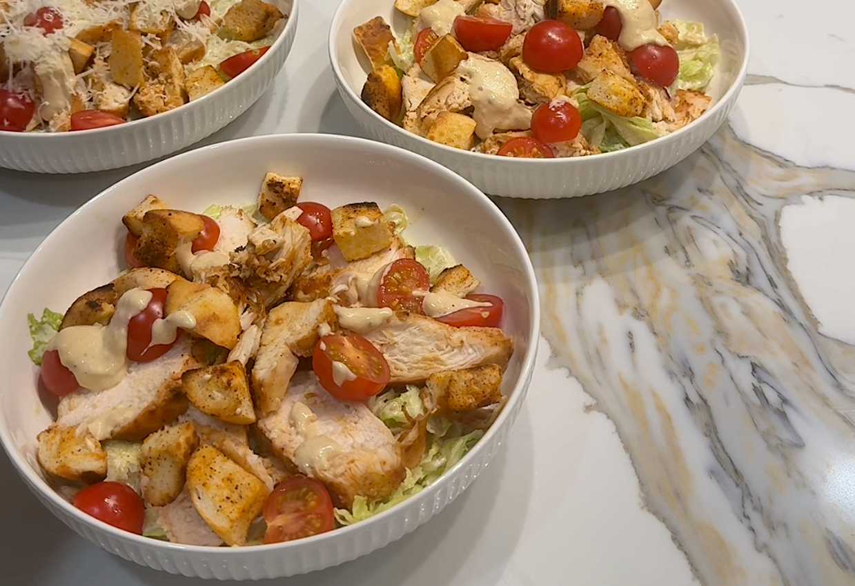 Salade César au poulet avec croûtons croustillants - Étape 8