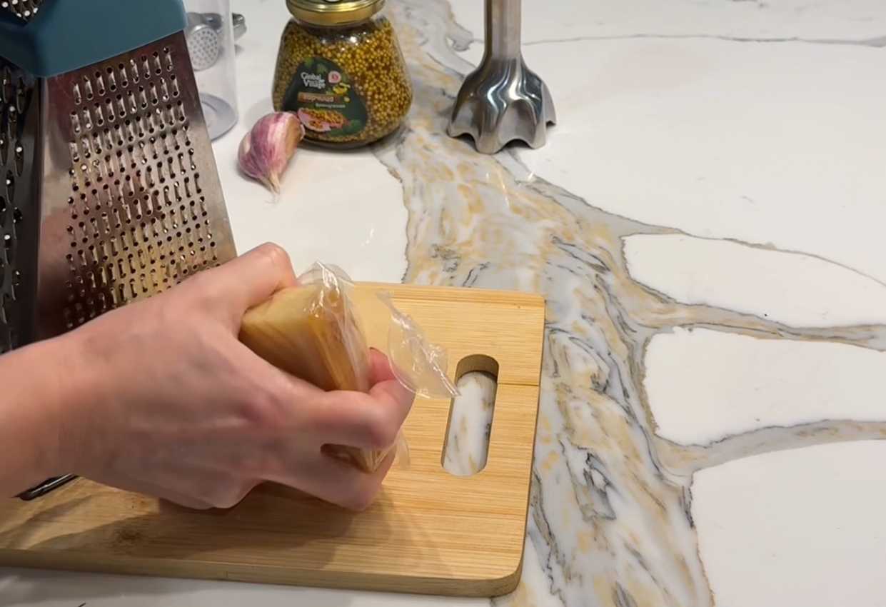 Salade César au poulet et croûtons croustillants - Étape 1