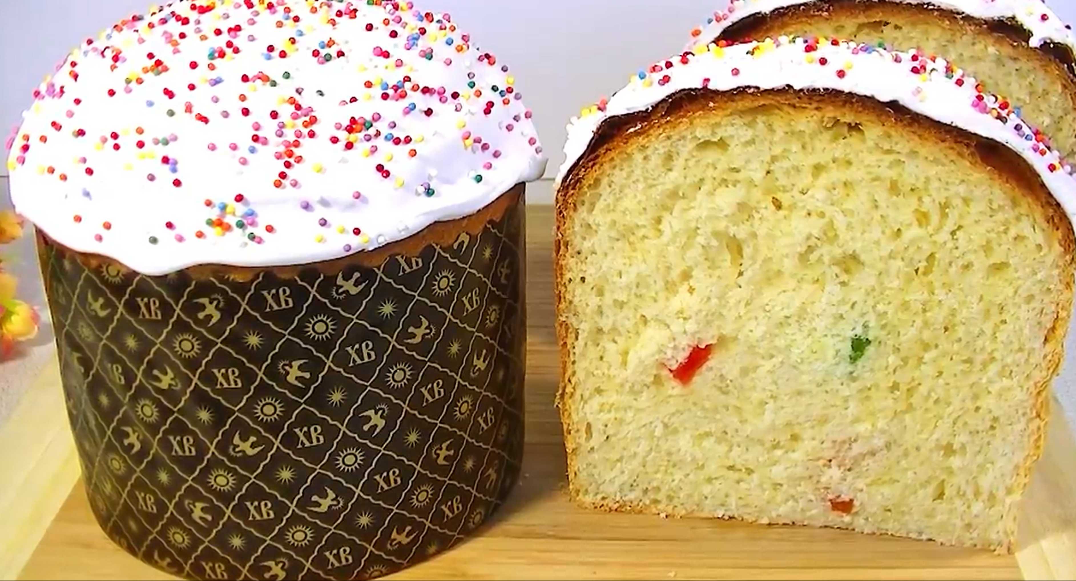 Gâteau de Pâques avec glaçage protéiné - plat préparé