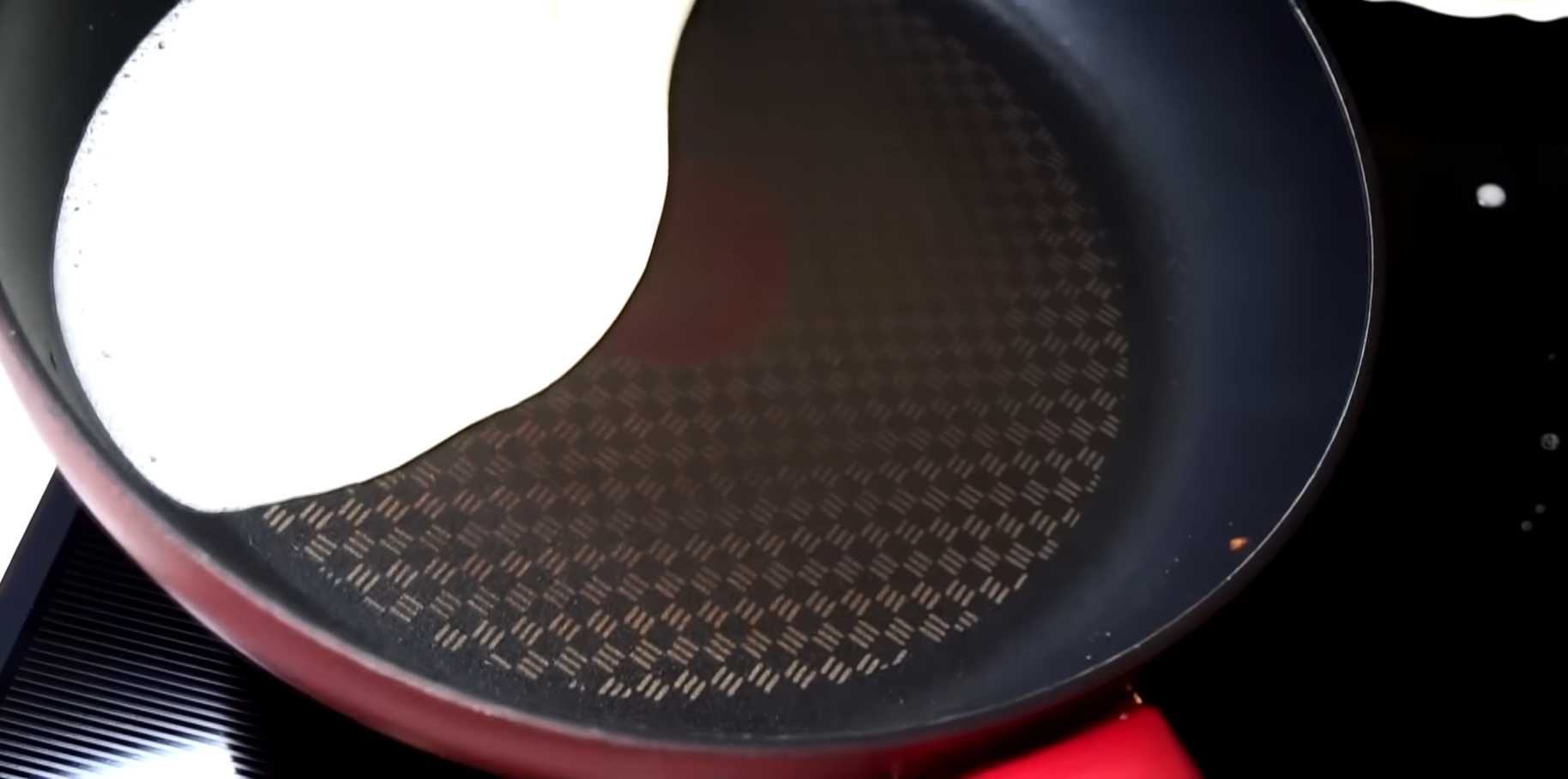 Crêpes fines au kéfir avec trous - Étape 6