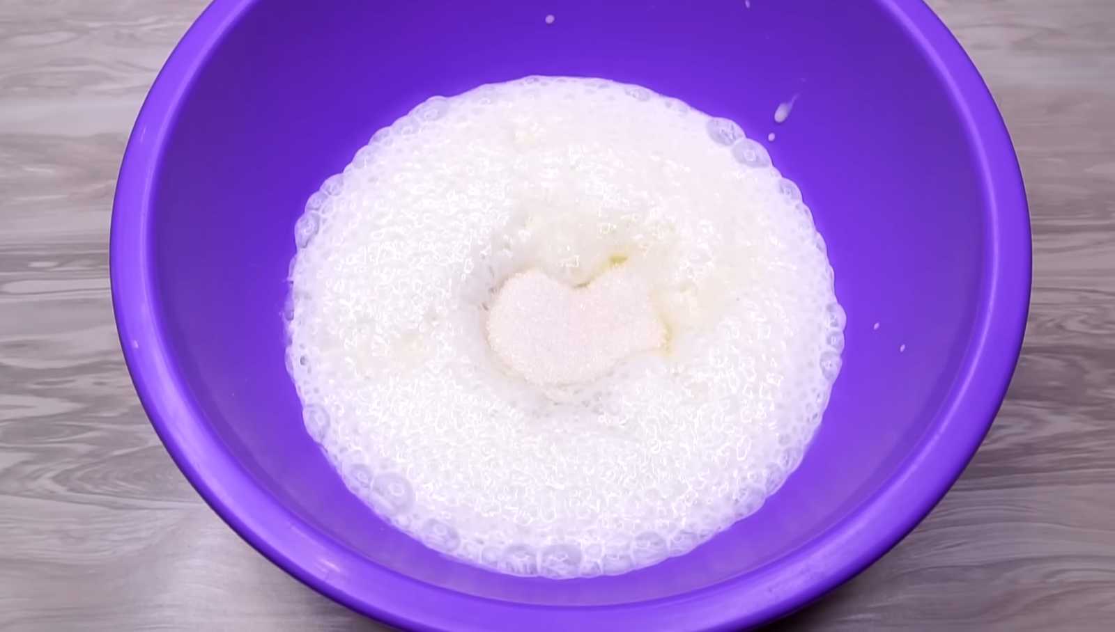 Crêpes fines au kéfir avec trous - Étape 2