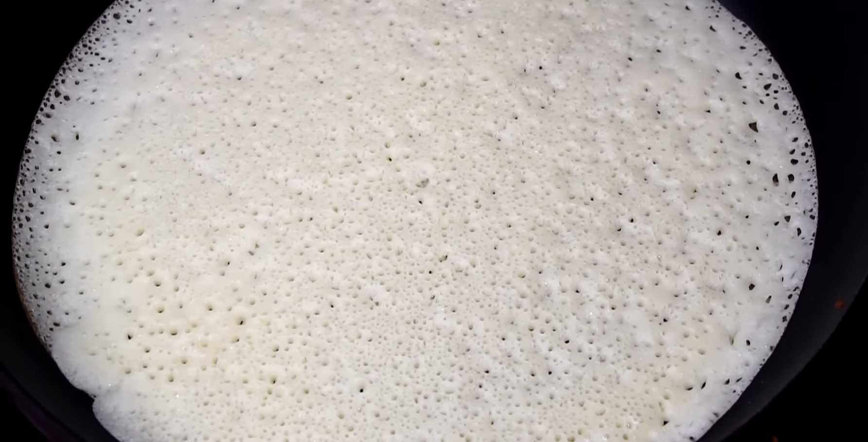 Crêpes fines au kéfir avec trous - Étape 7