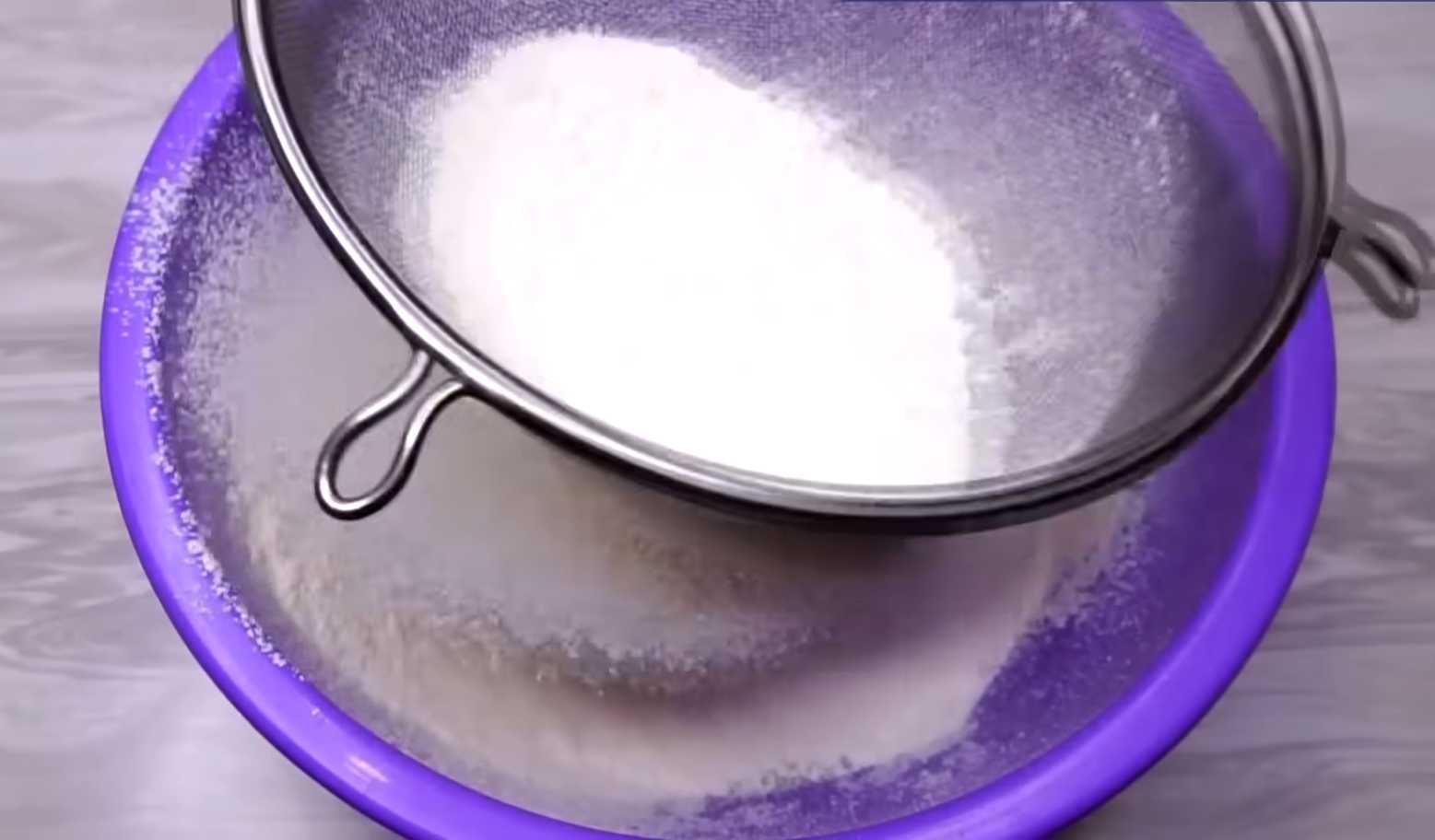 Crêpes fines au kéfir avec trous - Étape 3