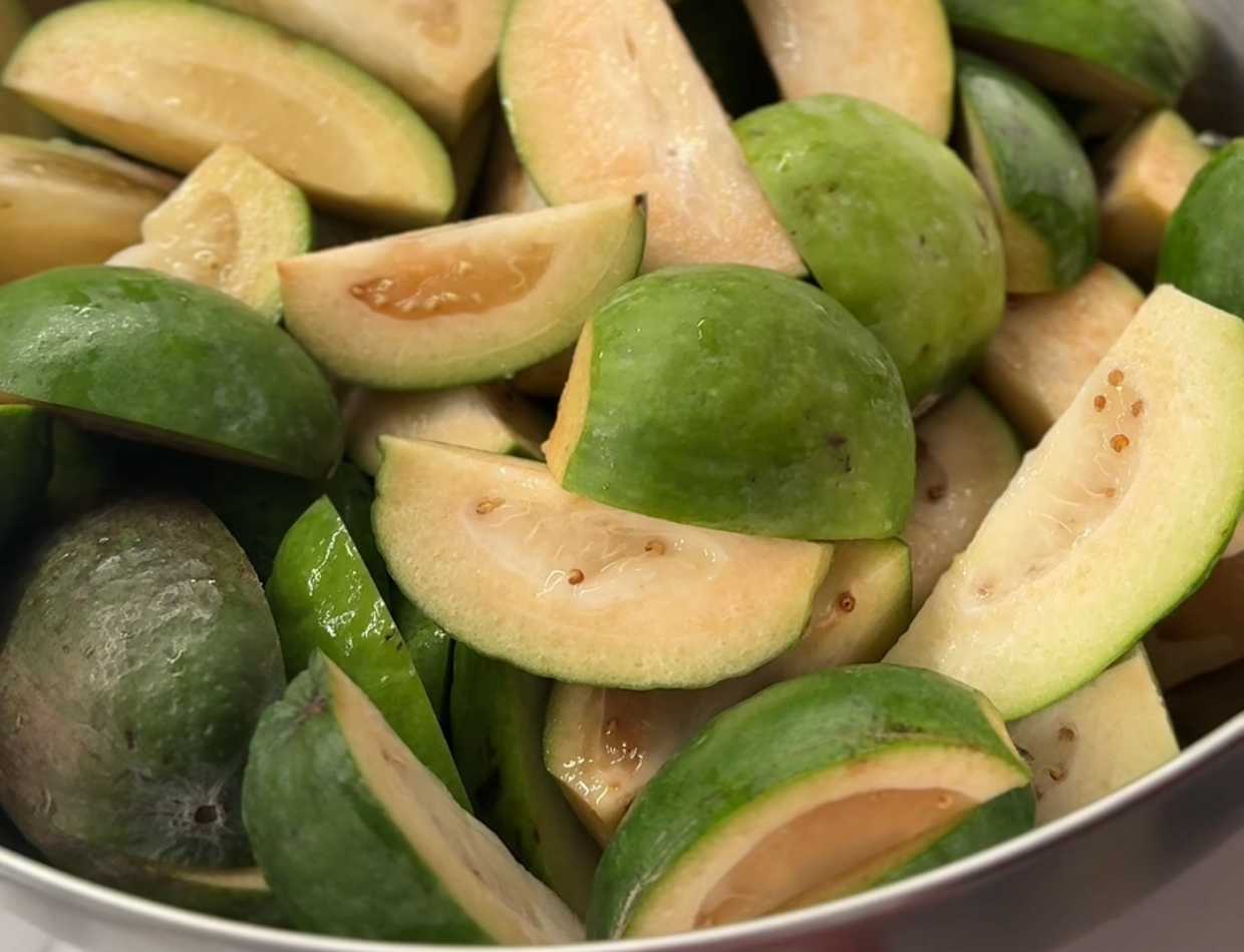 Purée de feijoa au sucre - Étape 1
