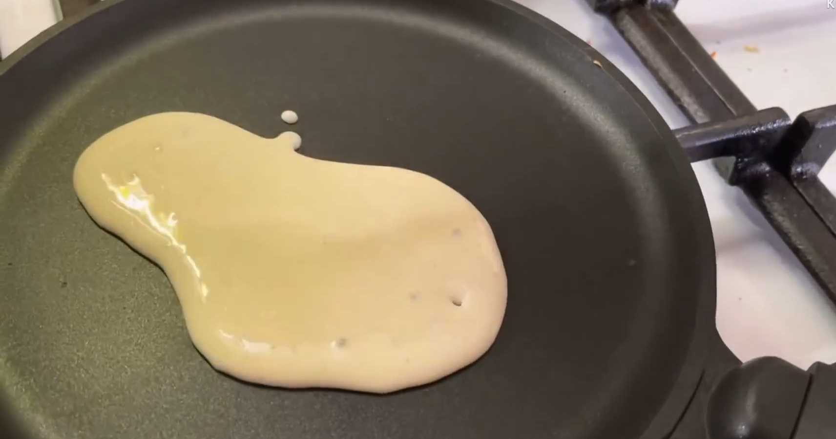 Crêpes avec soda et kéfir - Étape 6