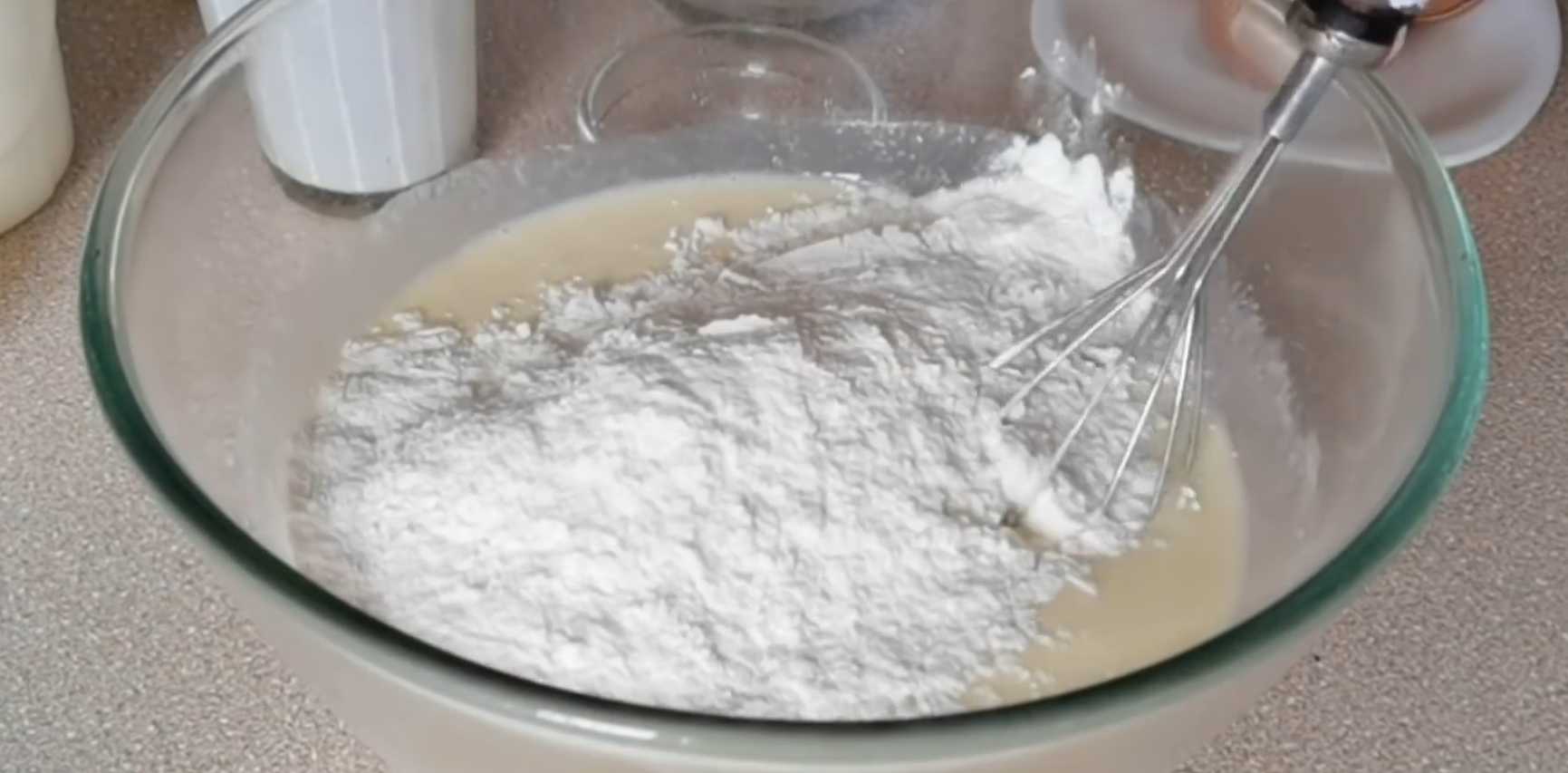 Crêpes avec soda et kéfir - Étape 2