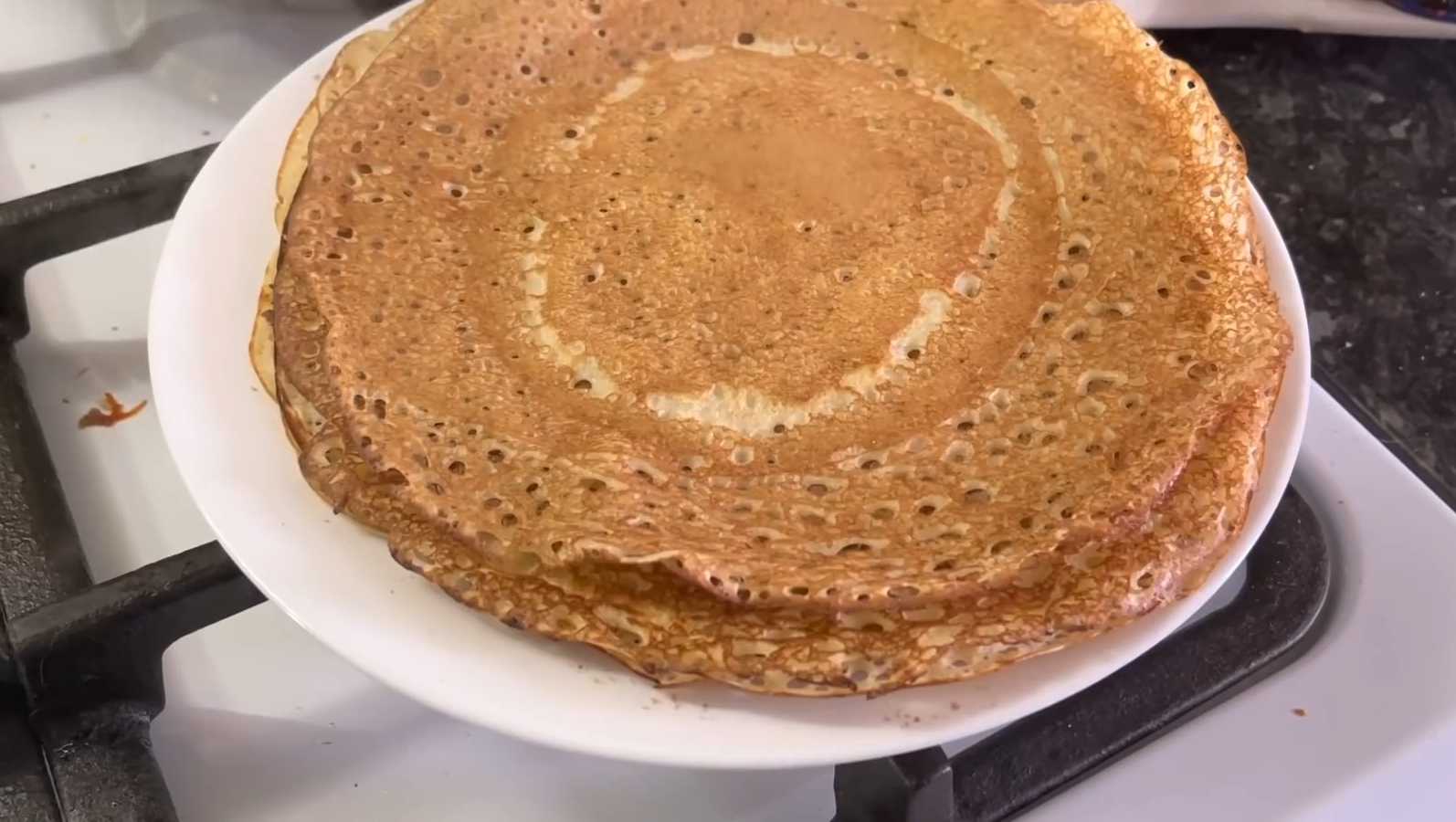 Crêpes avec soda et kéfir - Étape 9