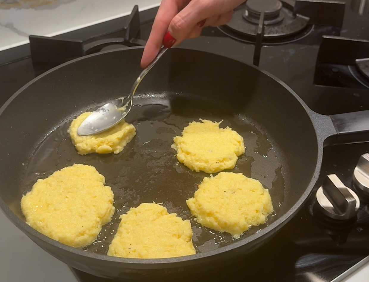 Crêpes de pommes de terre sans farine à la crème fraîche - Étape 9