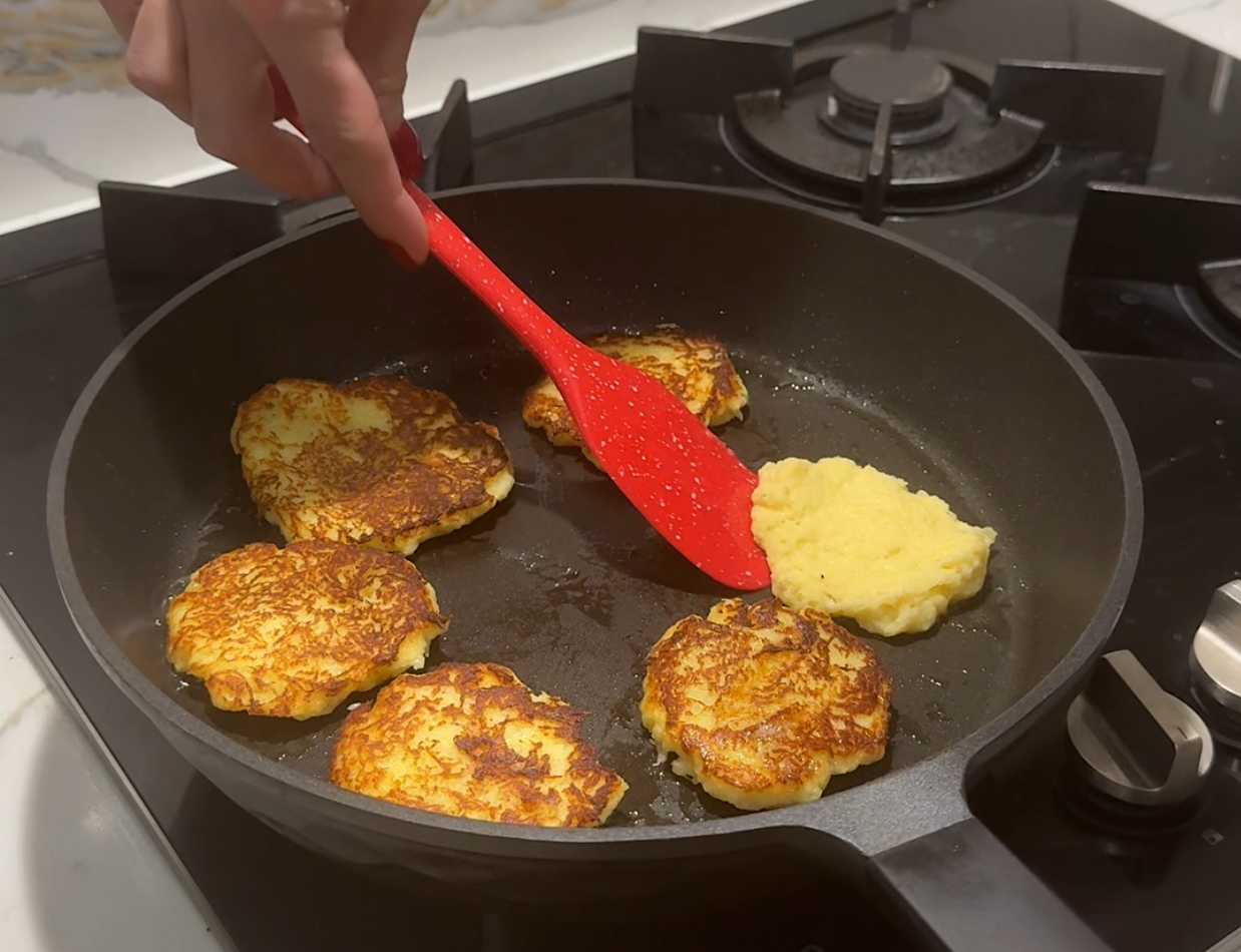 Crêpes de pommes de terre sans farine à la crème fraîche - Étape 10