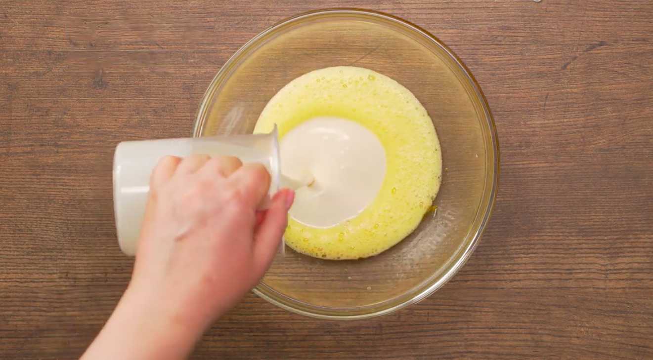 Blini avec Ryazhenka - Étape 3