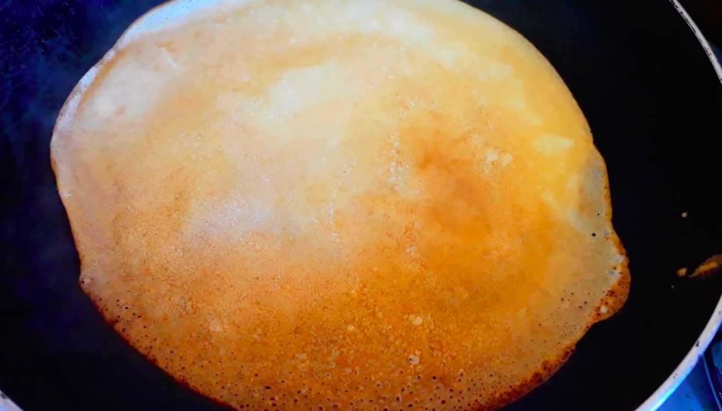 Crêpes au kéfir et à l'eau bouillante - Étape 9