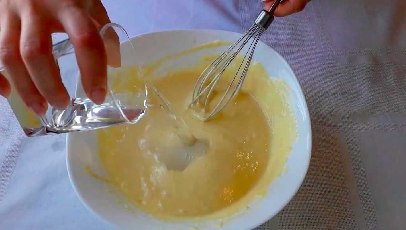 Crêpes au kéfir et à l'eau bouillante - Étape 5