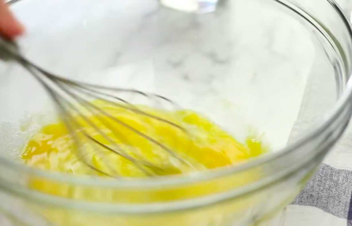 Crêpes à la crème anglaise et à la crème aigre - Étape 2