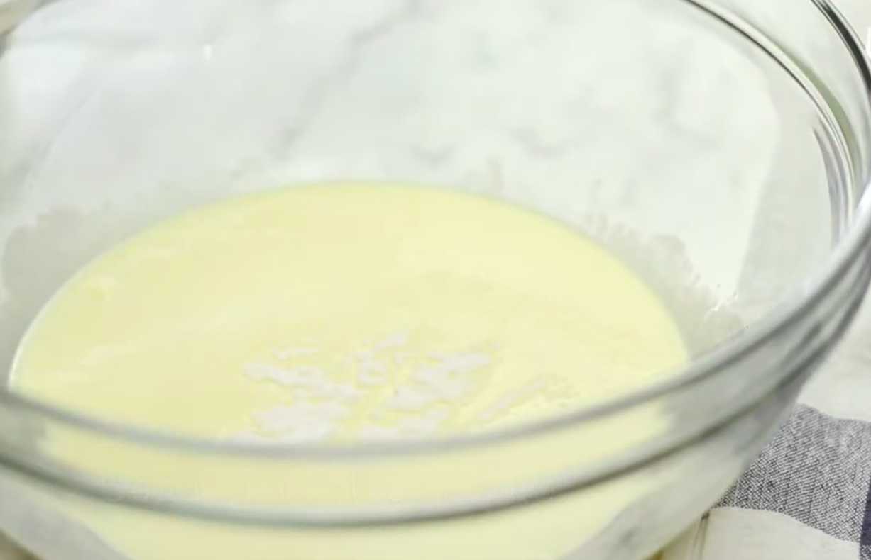 Crêpes à la crème anglaise et à la crème aigre - Étape 4