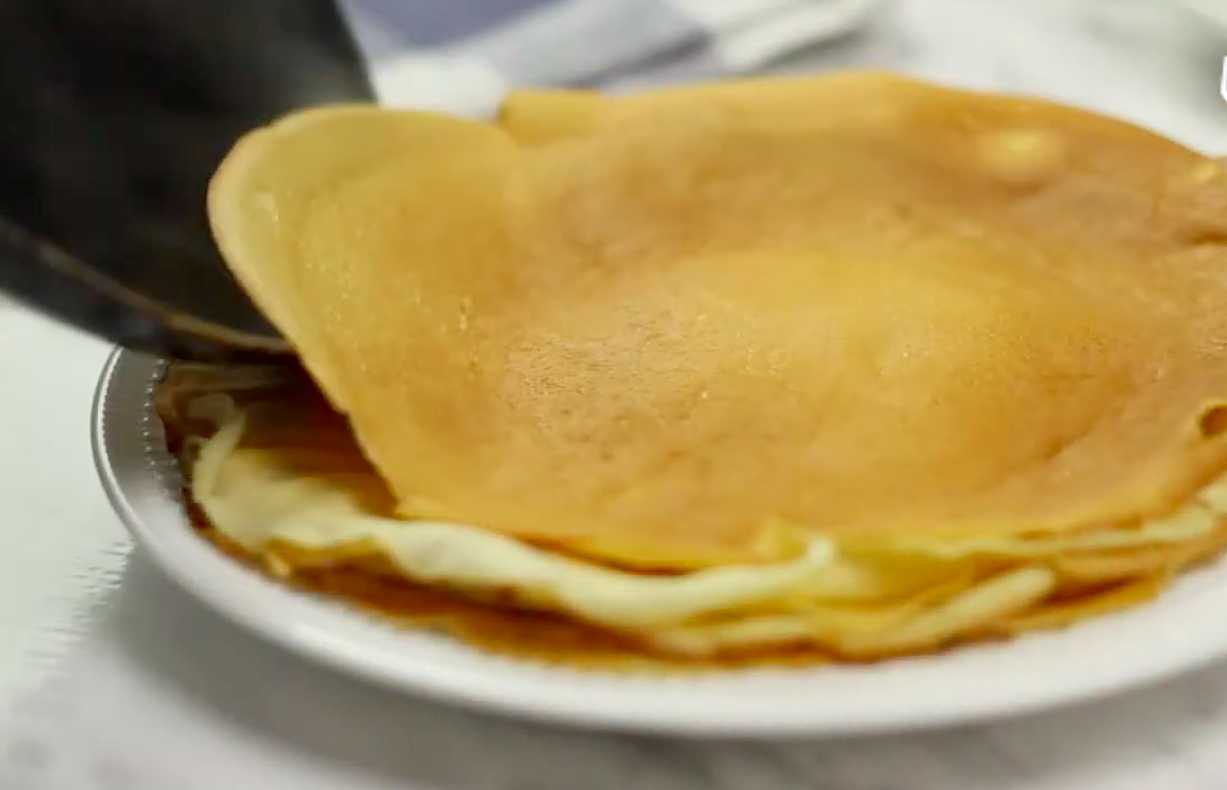 Crêpes à la crème anglaise et à la crème aigre - Étape 15