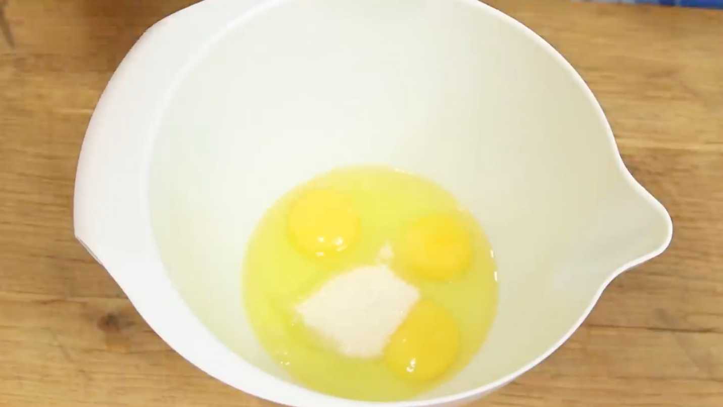 Crêpes russes au lait - Étape 1