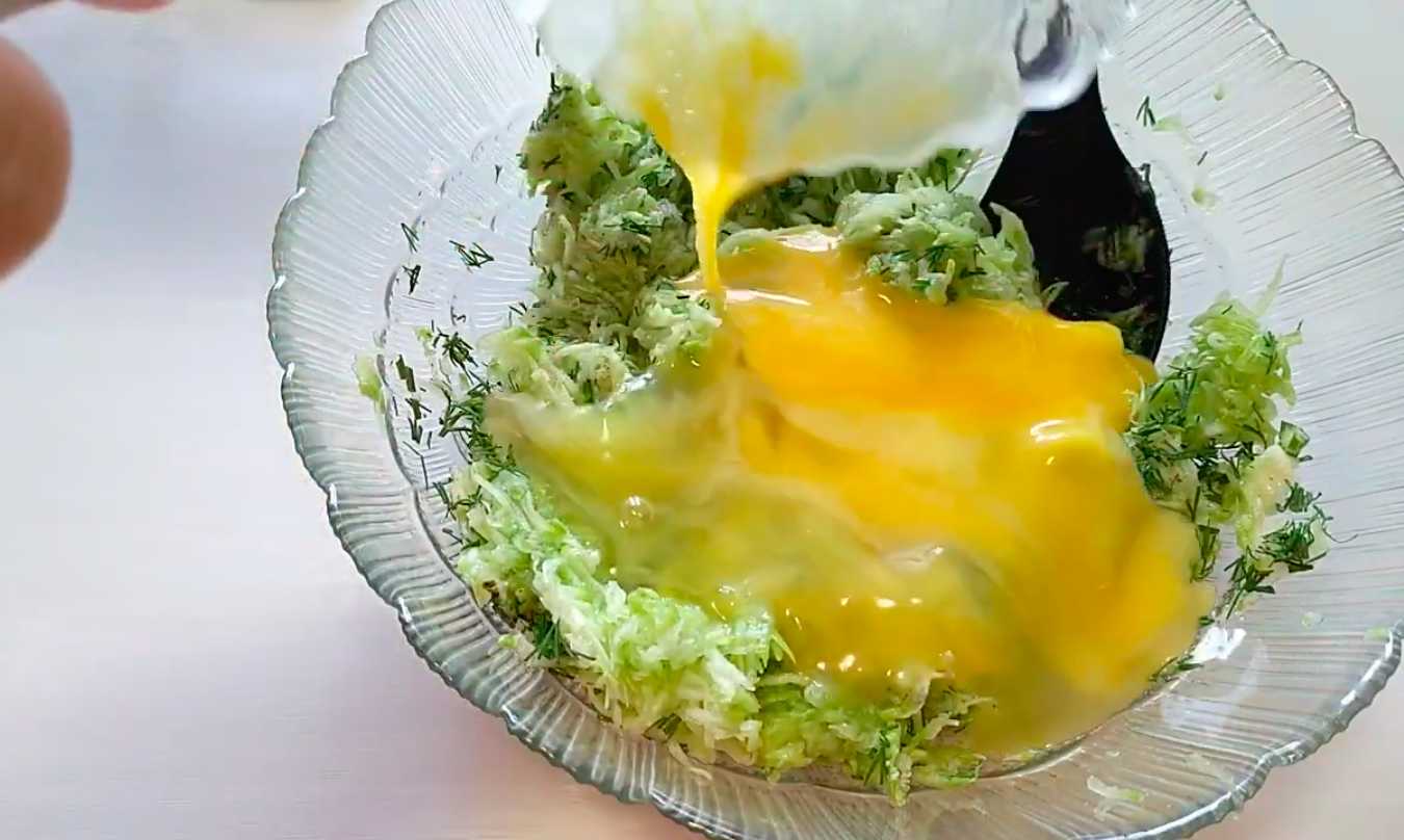 Crêpes de courgettes à la poêle - Étape 3