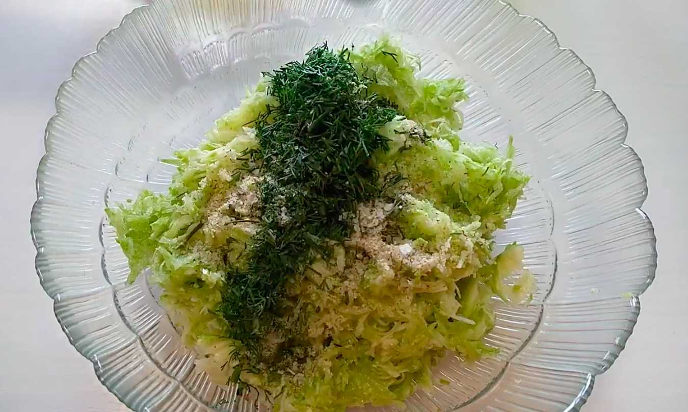 Crêpes de courgettes à la poêle - Étape 2