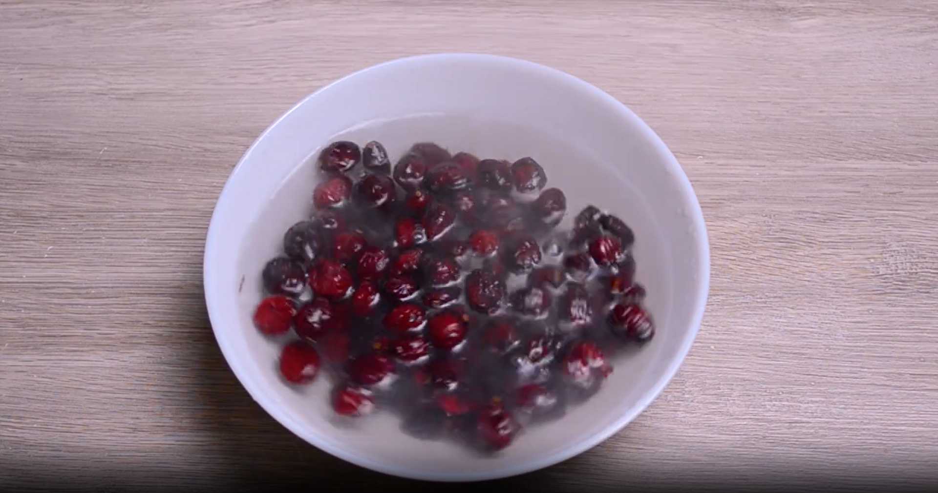 Gâteau de Pâques sans œufs au lait concentré et aux canneberges - Étape 1