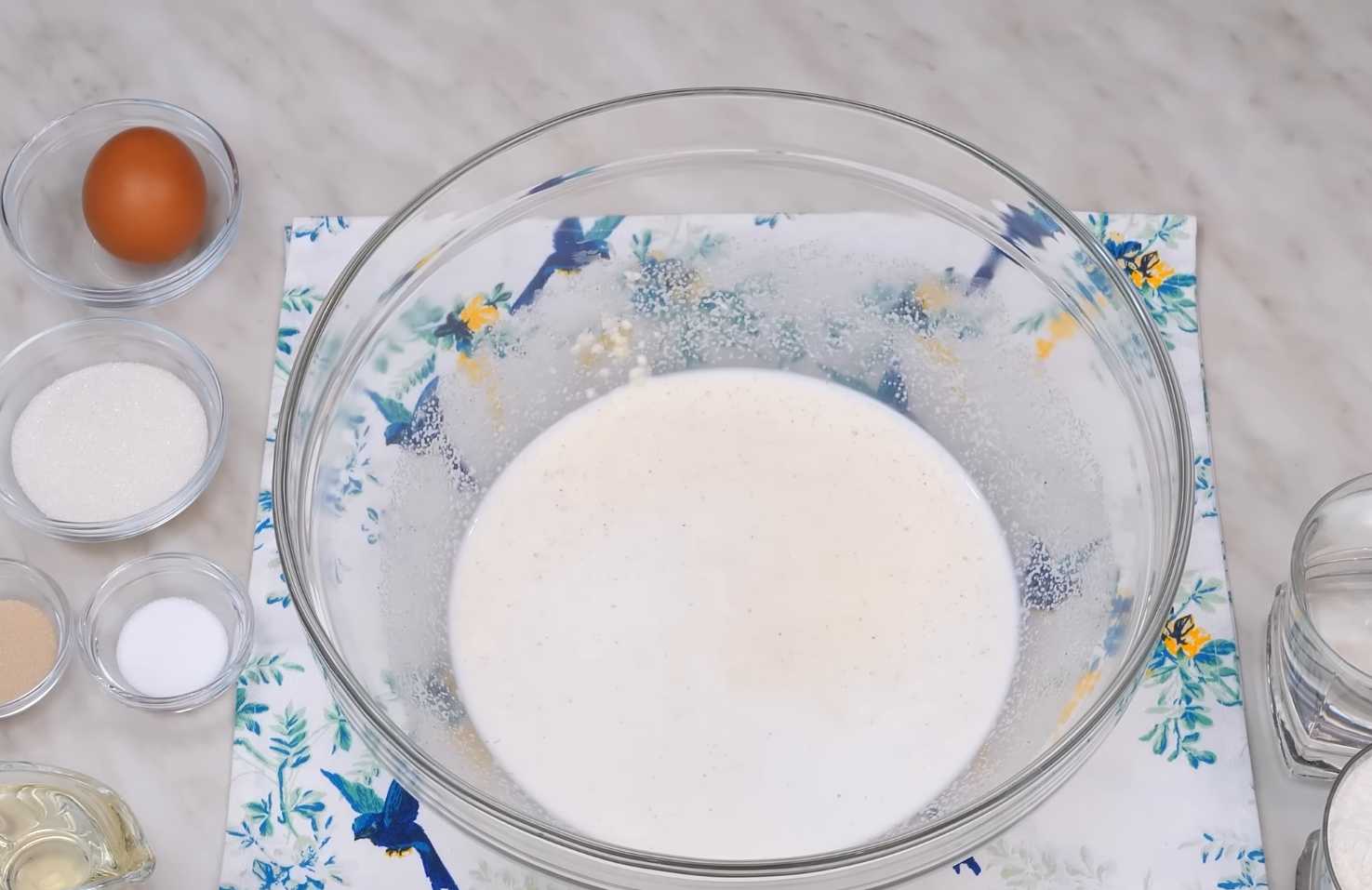 Crêpes à la levure avec semoule et lait - Étape 2