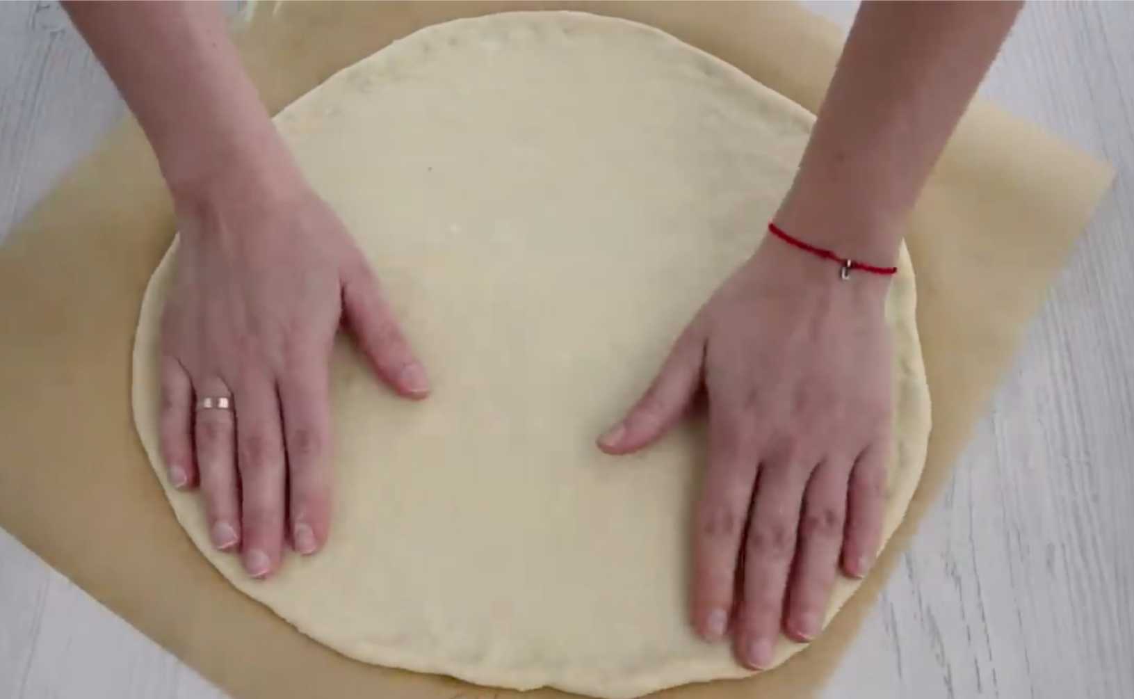 Pizza italienne classique au pepperoni et à la mozzarella - Étape 7