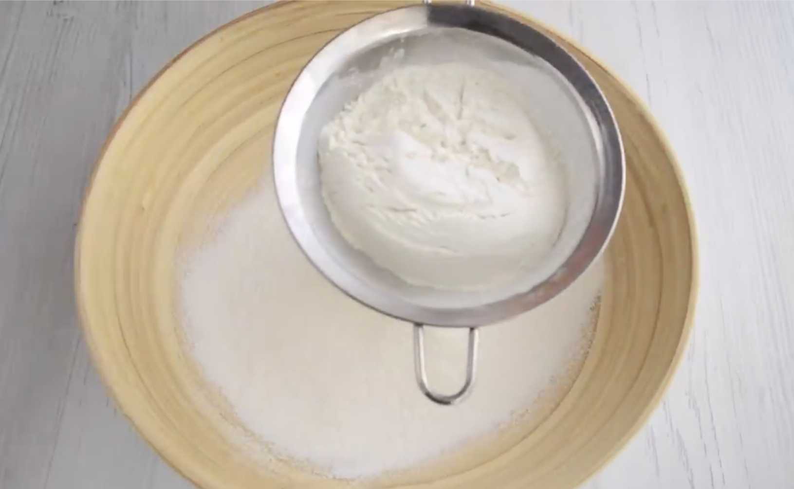 Pizza italienne classique au pepperoni et à la mozzarella - Étape 1