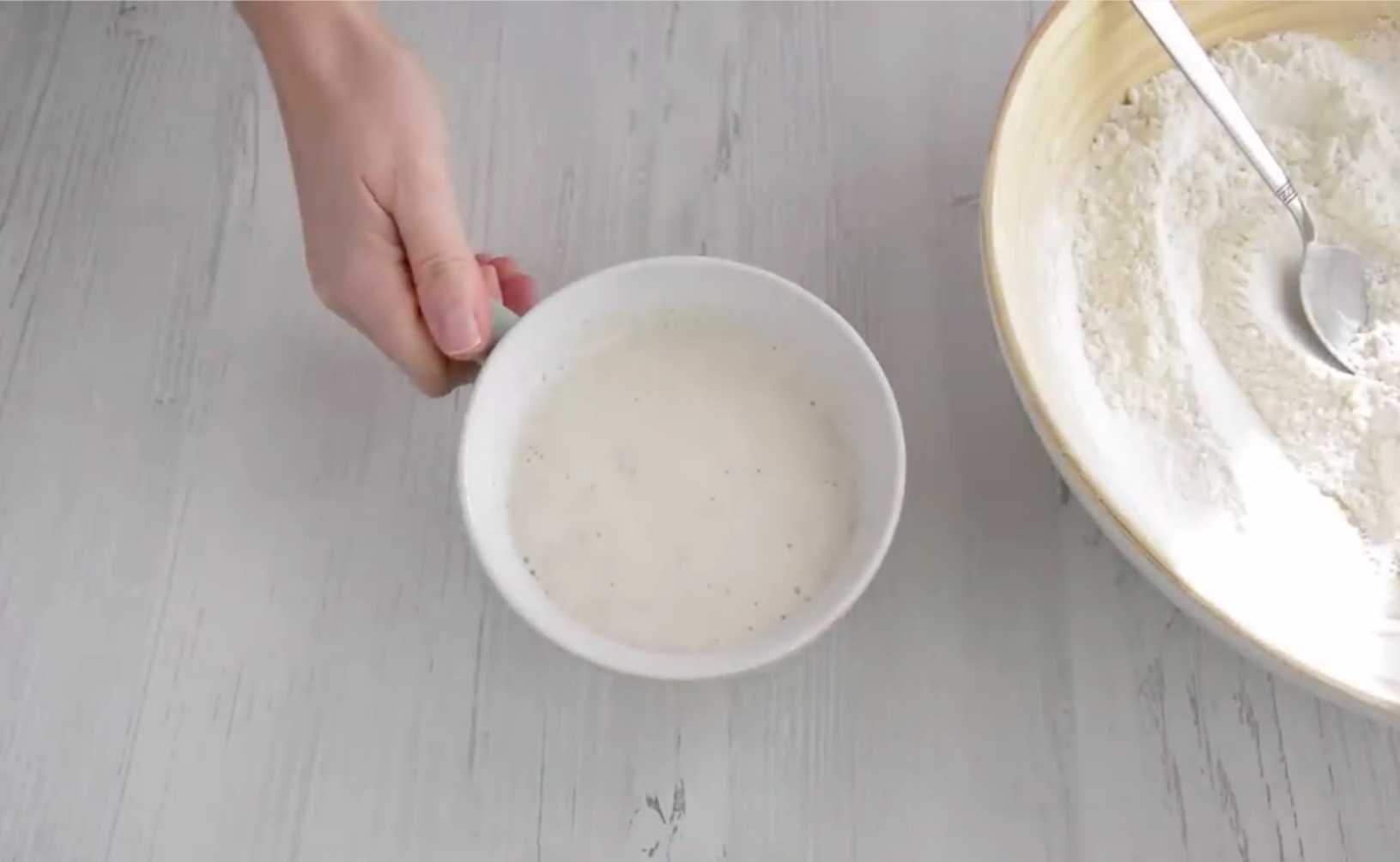 Pizza italienne classique au pepperoni et à la mozzarella - Étape 2