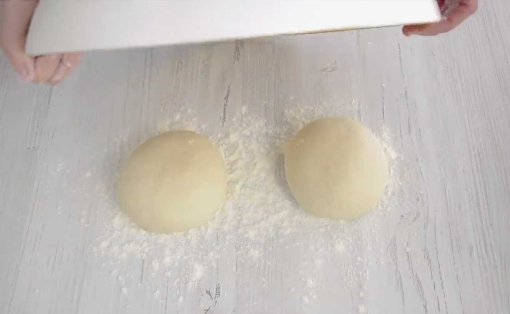 Pizza italienne classique au pepperoni et à la mozzarella - Étape 6