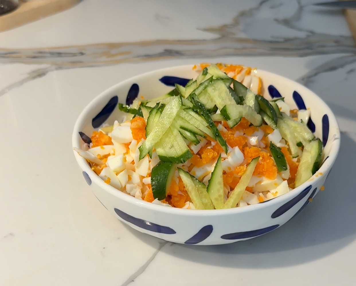 Rouleau de crabe avec œuf et concombre dans un pain pita - Étape 4