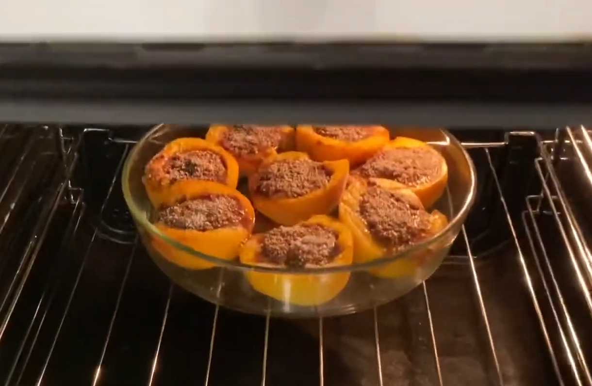 Pêches cuites au four à l'italienne - Étape 11