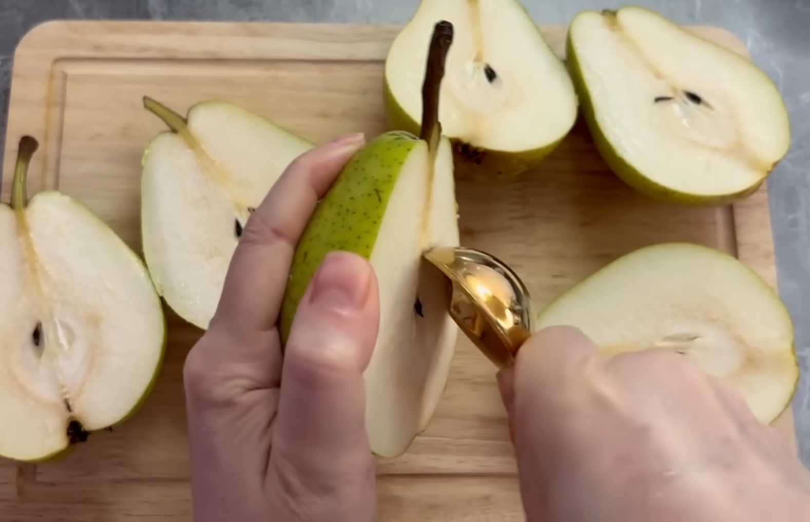 Poires au four avec du camembert - Étape 1