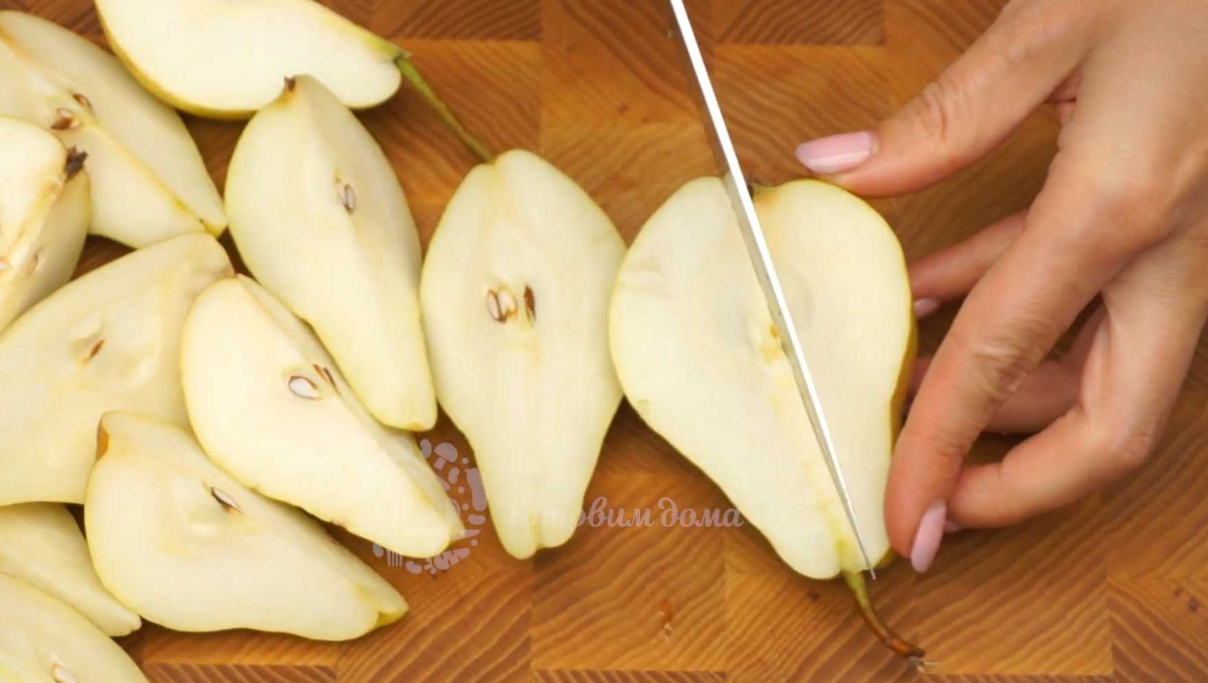 Poires cuites au four avec du miel et de la cannelle - Étape 1