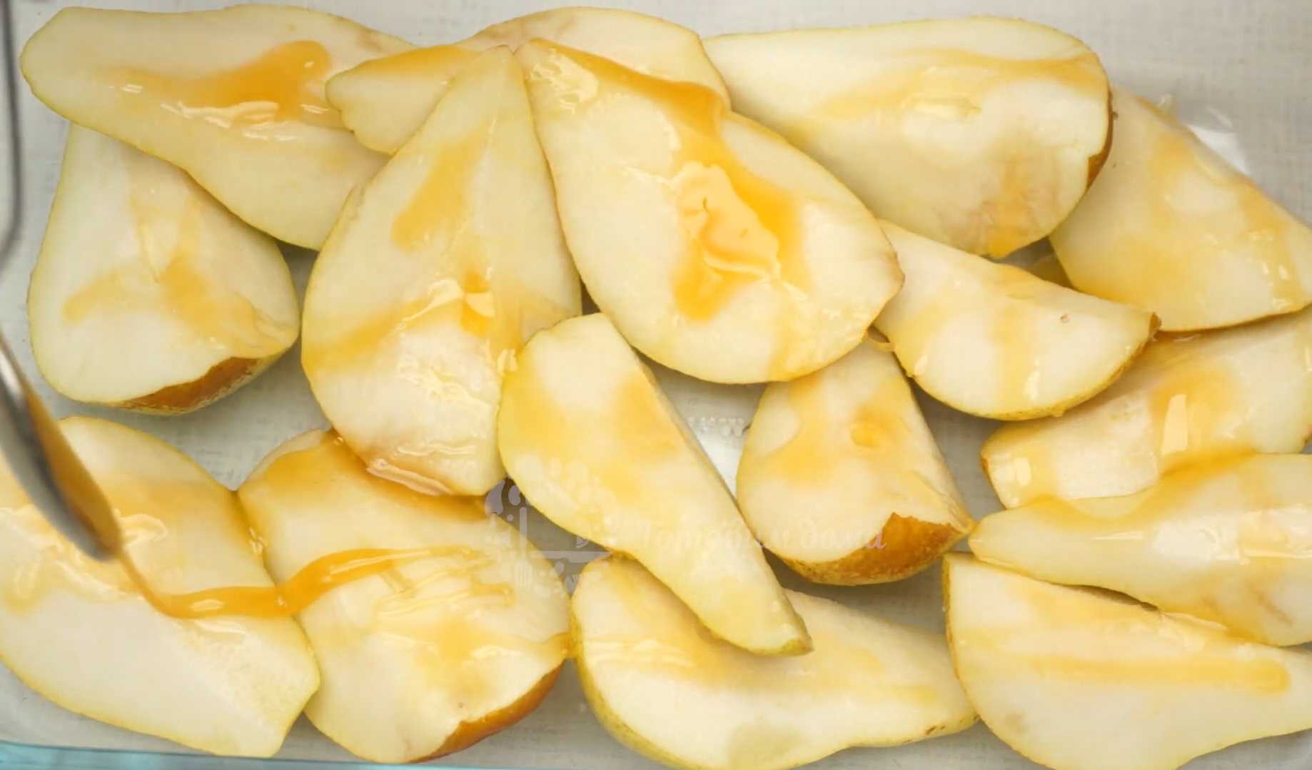 Poires cuites au four avec du miel et de la cannelle - Étape 4