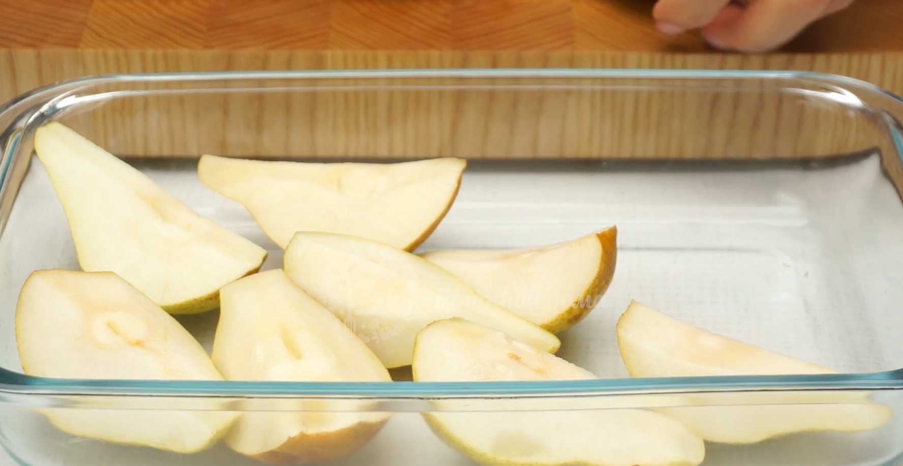 Poires cuites au four avec du miel et de la cannelle - Étape 3