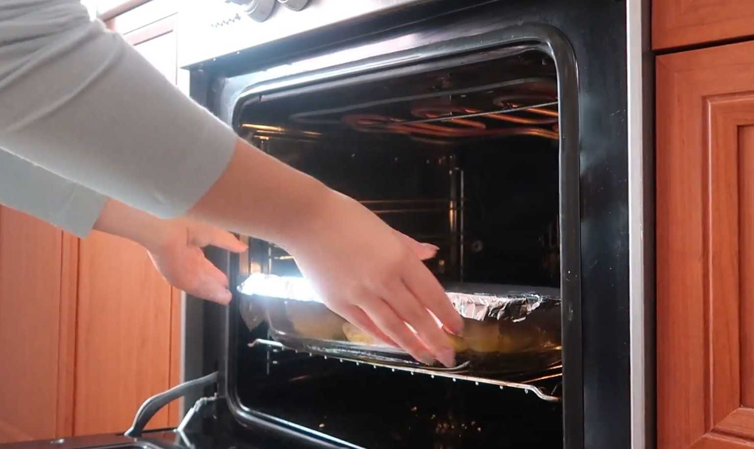 Coings cuits au four avec du miel, de la cannelle et des clous de girofle - Étape 8