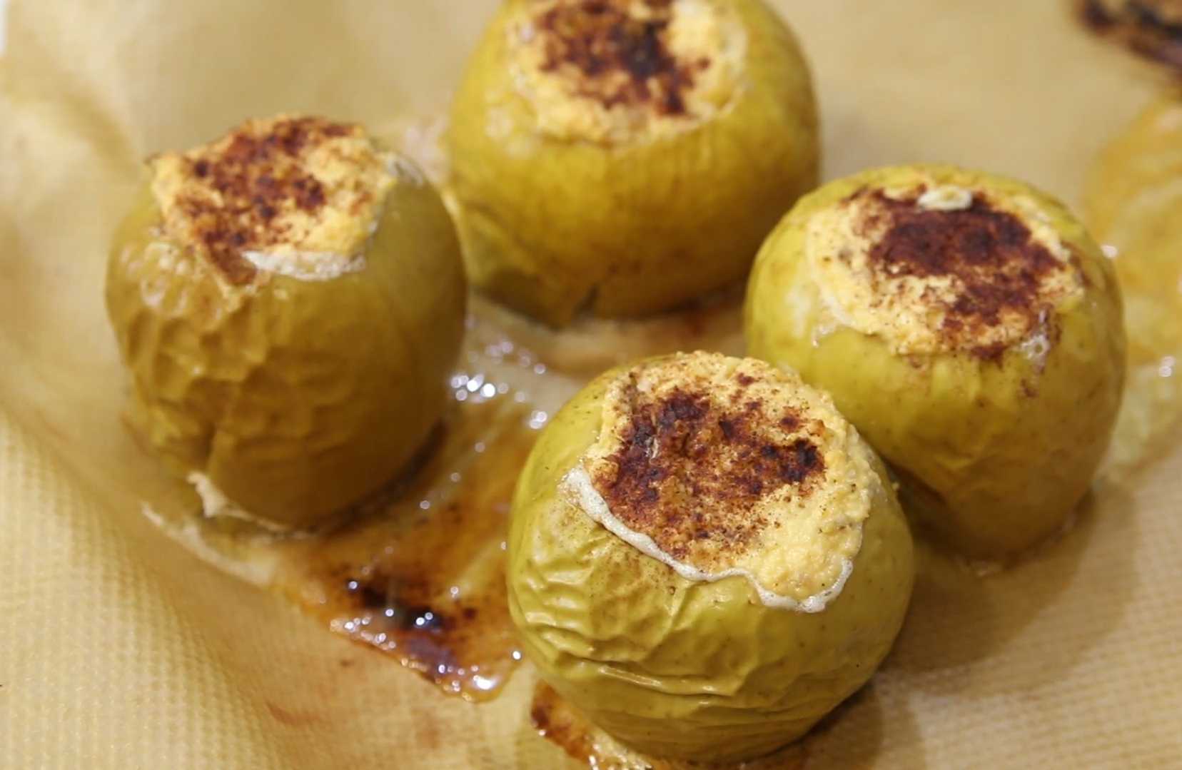 Pommes au four avec du fromage blanc et de la cannelle - Étape 7