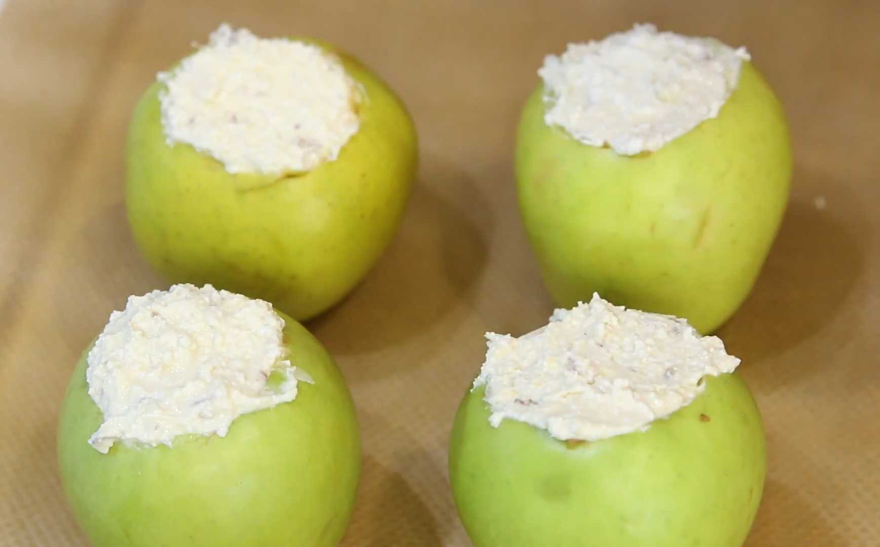 Pommes au four avec du fromage blanc et de la cannelle - Étape 5