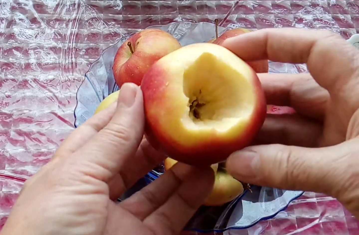 Pommes au four avec miel et noix - Étape 1