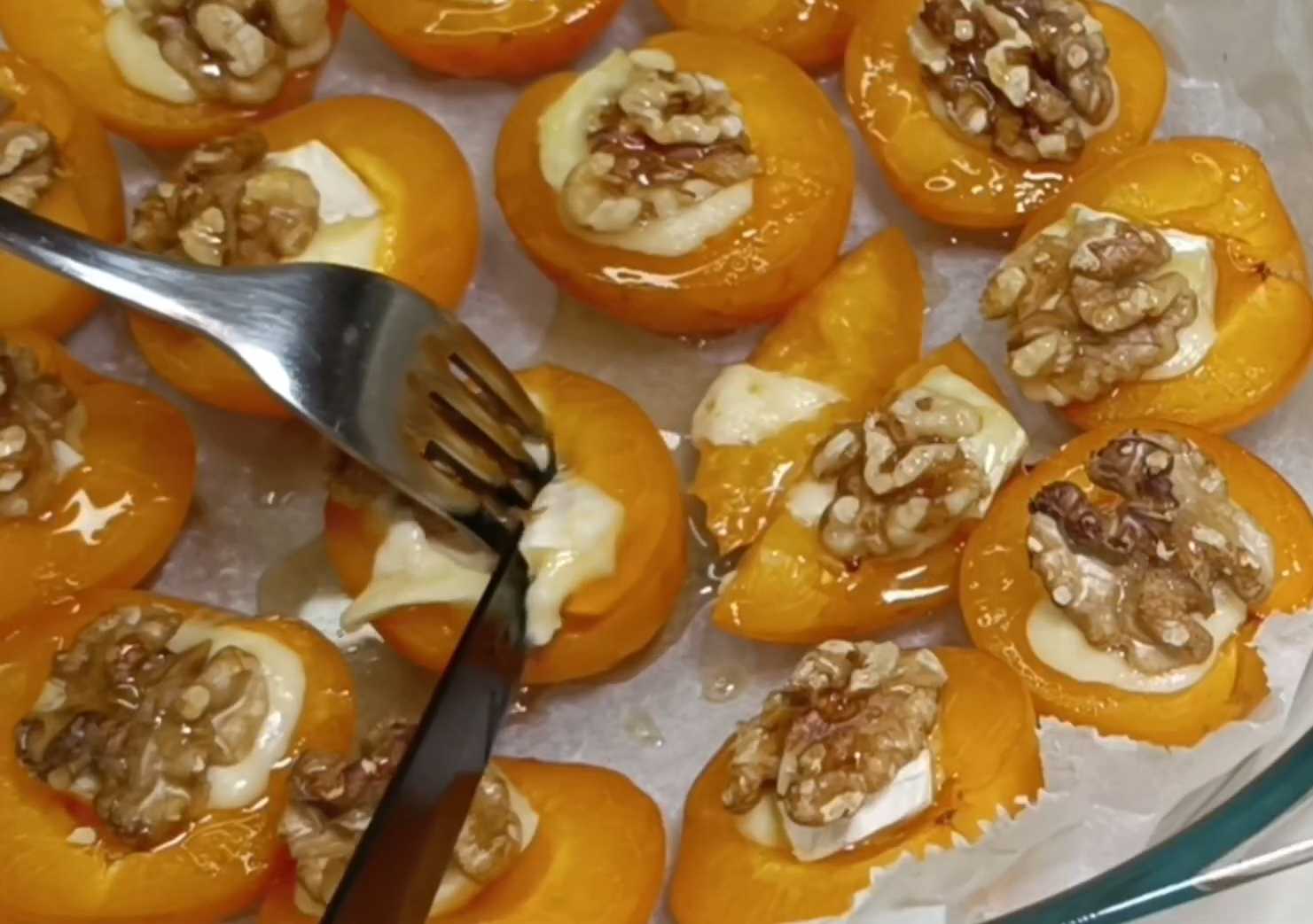 Abricots au four avec fromage et noix - Étape 8