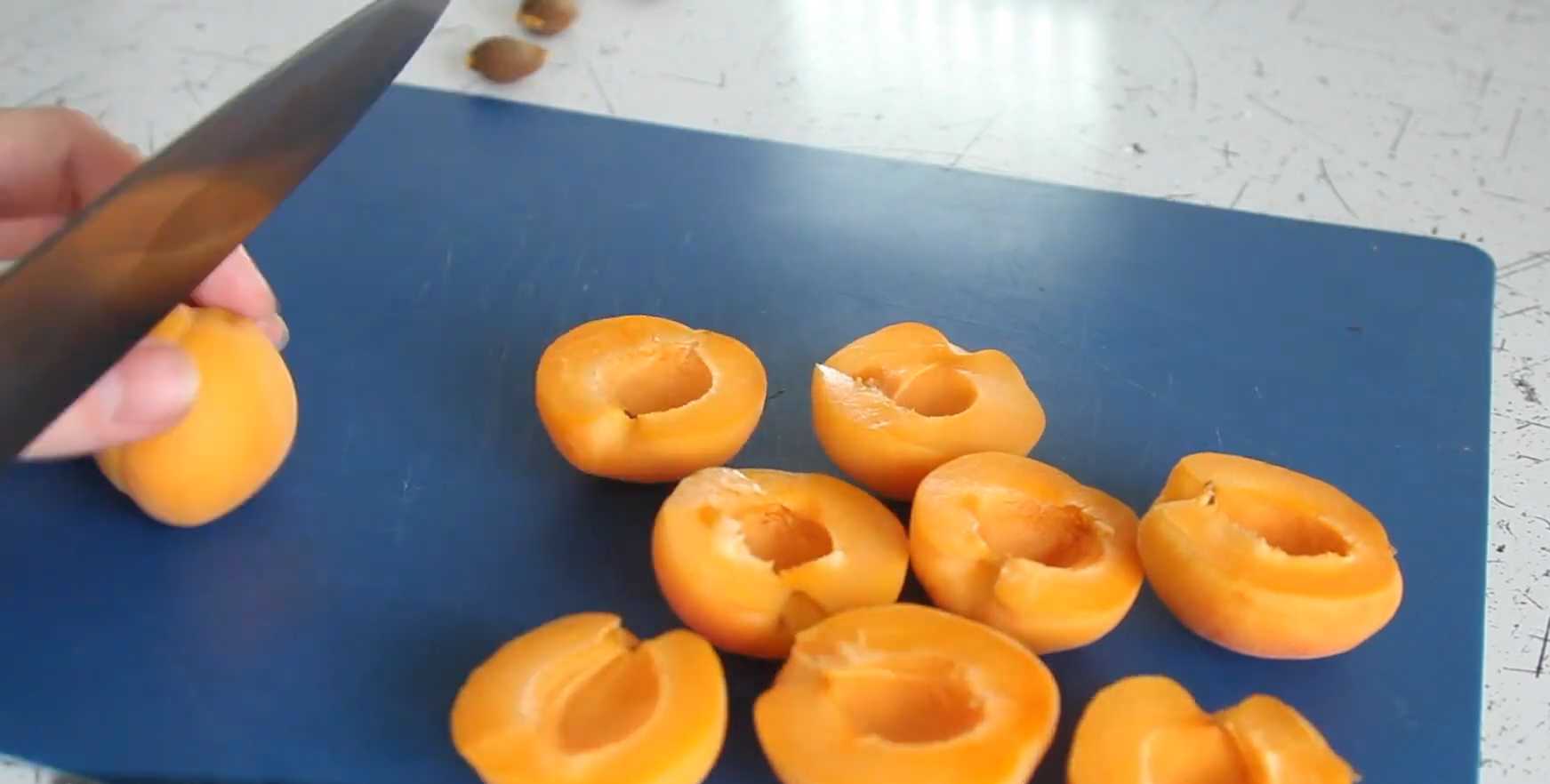 Abricots cuits au four avec du miel et des noix - Étape 1