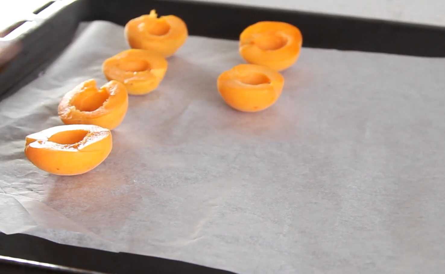 Abricots cuits au four avec du miel et des noix - Étape 3