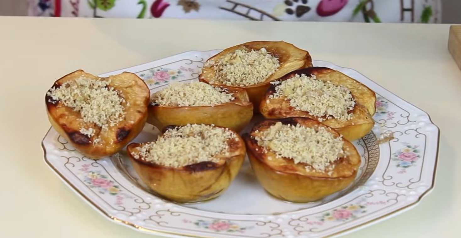 Coings cuits au four avec du miel et des noix - Étape 12