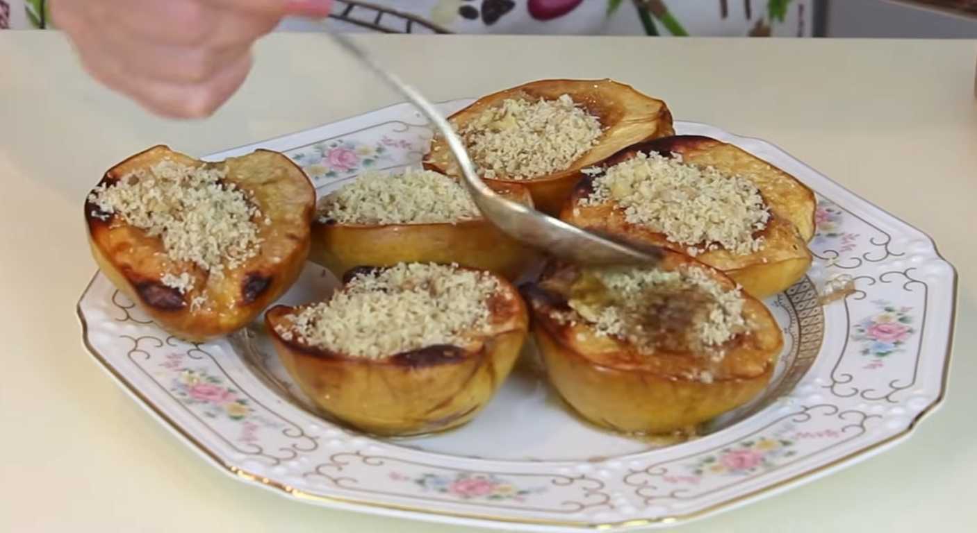 Coings cuits au four avec du miel et des noix - Étape 13